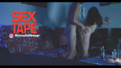 សិស្សសាលាគួរឱ្យស្រឡាញ់ជាមួយមិត្តប្រុសរបស់នាង